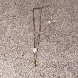 Seashell necklace and earrings set